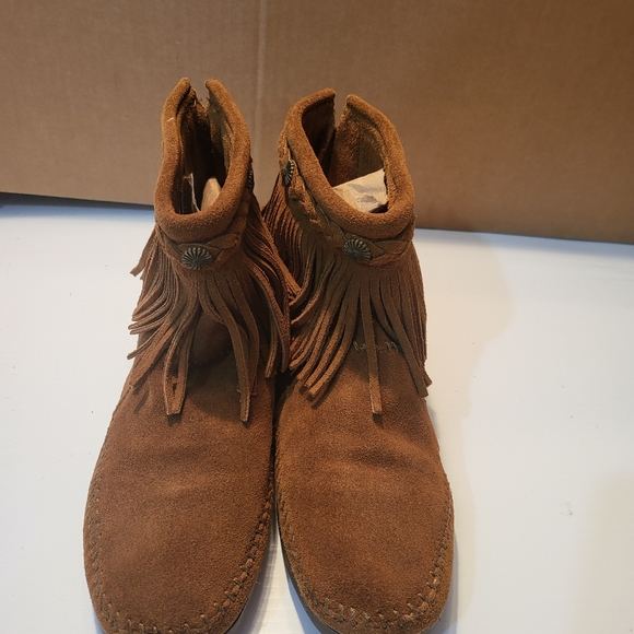 Vintage Minnetonka Ladies size 6.5 Fringe Suede Moccasins Concho Boots - Picture 8 of 8